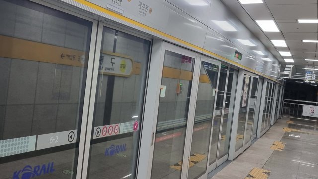 수인-분당선 왕십리행 운행 한때 지연... 열차 고장 / YTN