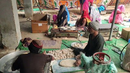 मतगणना स्थल पर तैयार हो रहा भोजन, देखें वीडियो
