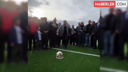 Gençlik ve Spor Bakanı Bak'tan usta işi penaltı! Rabona tekniğiyle topu 90'a yolladı
