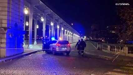 هجوم بسكين ومطرقة.. مقتل ألماني وإصابة شخصين قرب برج إيفل في فرنسا