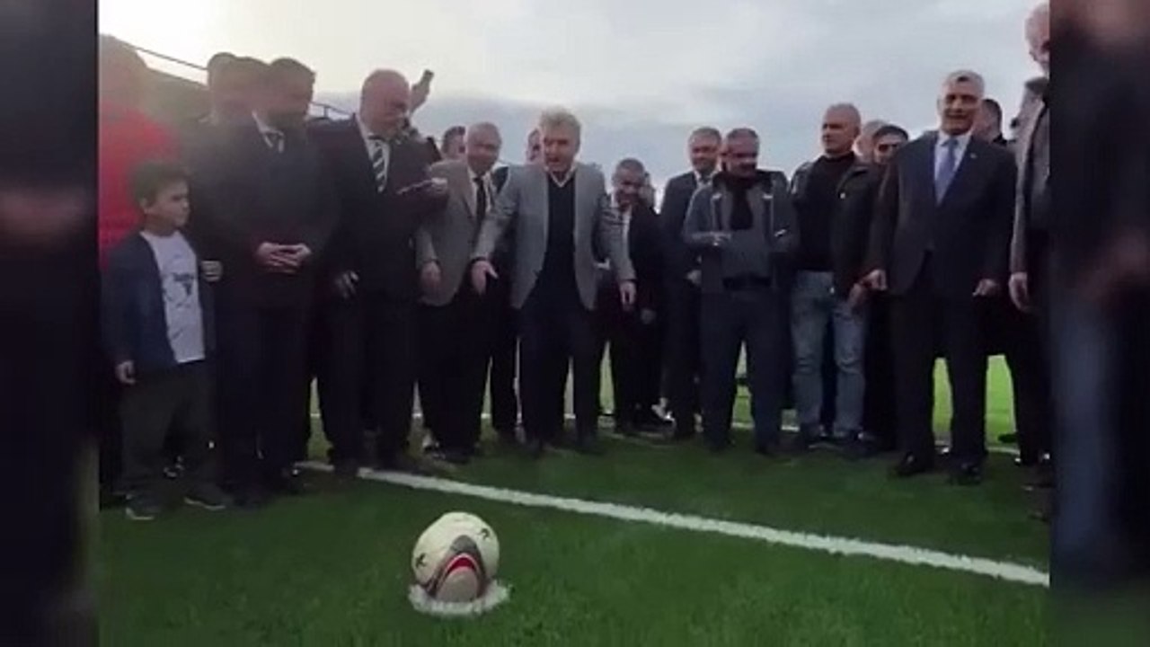 Bakanın Rabonalı Penaltı Vuruşu Milyonları Şaşırttı
