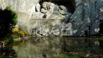 نصب الأسد الشهير (1820) بقلم بيرتل ثورفالدسن، لوسيرن، سويسرا، لقطات فيديو مجانية، تنزيل مقاطع المياه