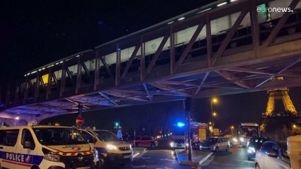 Késeléses támadás Párizsban az Eiffel-toronynál: egy halott, két sebesült