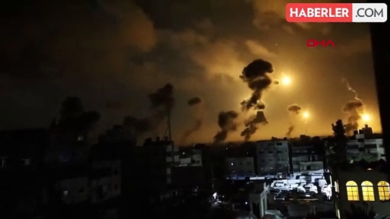 Filistin Kızılayı, İsrail'in Al-Amal hastanesi yakınlarına düzenlediği saldırıların görüntülerini yayınladı