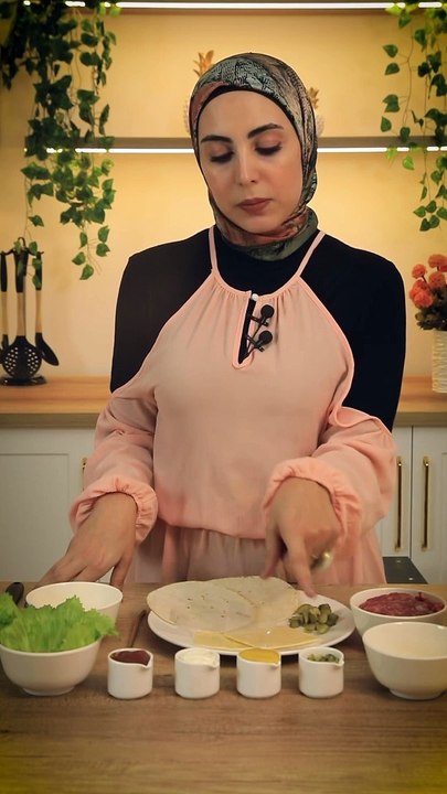 Cheeseburger Taco-تاكو تشيز برجر  التاكو المكسيكي بأسهل طريقة في Tastyclub  المقادير - تورتيلا صغير  لحمة مفرومة دهون قليلة خيار مخلل سليم مايونايز - كاتشب - مستاردة ملح - فلفل - كابوتشا شرائح شيدر - بصل ابيض  #tastyclu