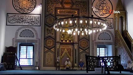 Bakın neden! Dünyanın her yerinden bu imam için geliyorlar