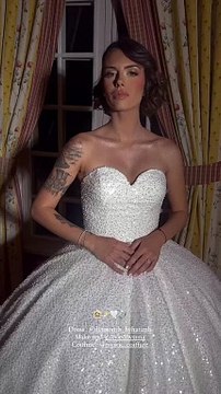 Après un passage devant monsieur le maire où Paga a dit un grand oui à Giuseppa, le couple a ensuite dansé sur un tube de Jul devant la mairie, Alors la zone.Mariage de Paga et Giuseppa, 2 décembre 2023, Instagram.