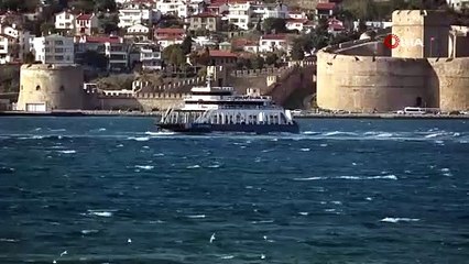 Fırtına durmuyor! Bozcaada ve Gökçeada’ya bugün de seferler iptal!