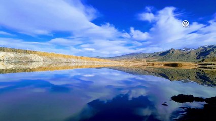 Erçek Gölü'ndeki yansıma, güzel görüntü oluşturdu