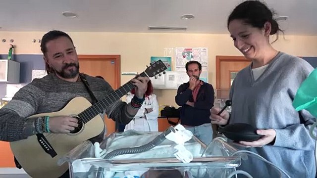 El Hospital Materno Infantil de Badajoz pone en marcha un proyecto de musicoterapia en neonatos