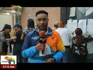 Caracas | En la UE Andrés Bello ciudadanos ejercen su derecho al voto en pro del Esequibo