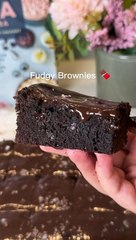 23_Fudgy BrowniesDom blev såå bra och fudgyDu får ut ca 24 mindre bitar så vill du ha färre kör hälften av mängden D