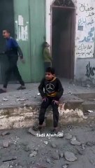 Gazze'de çocukların yaşadıkları bombardıman korkusu kamerada!