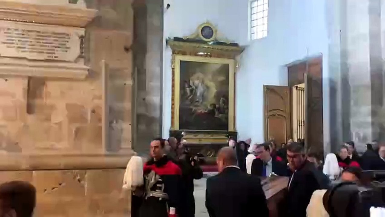 El féretro de Concha Velasco entra la catedral de Valladolid