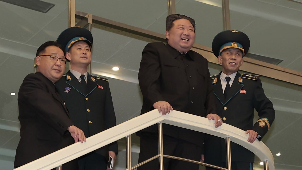 北 "위성운영실 임무 착수...정찰총국 등에 정보 제공" / YTN