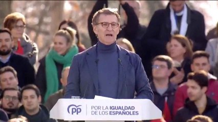 Feijóo en el acto de protesta contra el Gobierno de Sánchez en el templo de Debod