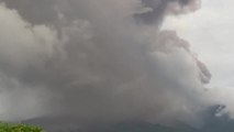 인도네시아 므라피 화산 또 폭발 / YTN