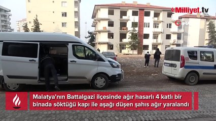 Malatya'da feci olay! Ağır hasarlı binadan söktüğü kapı ile aşağı düştü