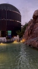 لا تكن نسخة من الآخرين ، ولا تقلدهم ،