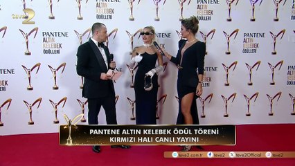 İrem Derici’nin kırmızı halıdaki şıklığı