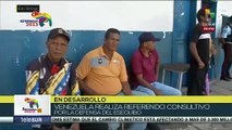 Miembros del poblado venezolano San Martín de Turumbán participan en el referendo consultivo