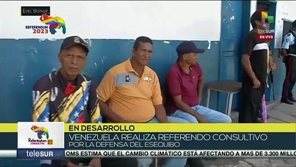 Miembros del poblado venezolano San Martín de Turumbán participan en el referendo consultivo