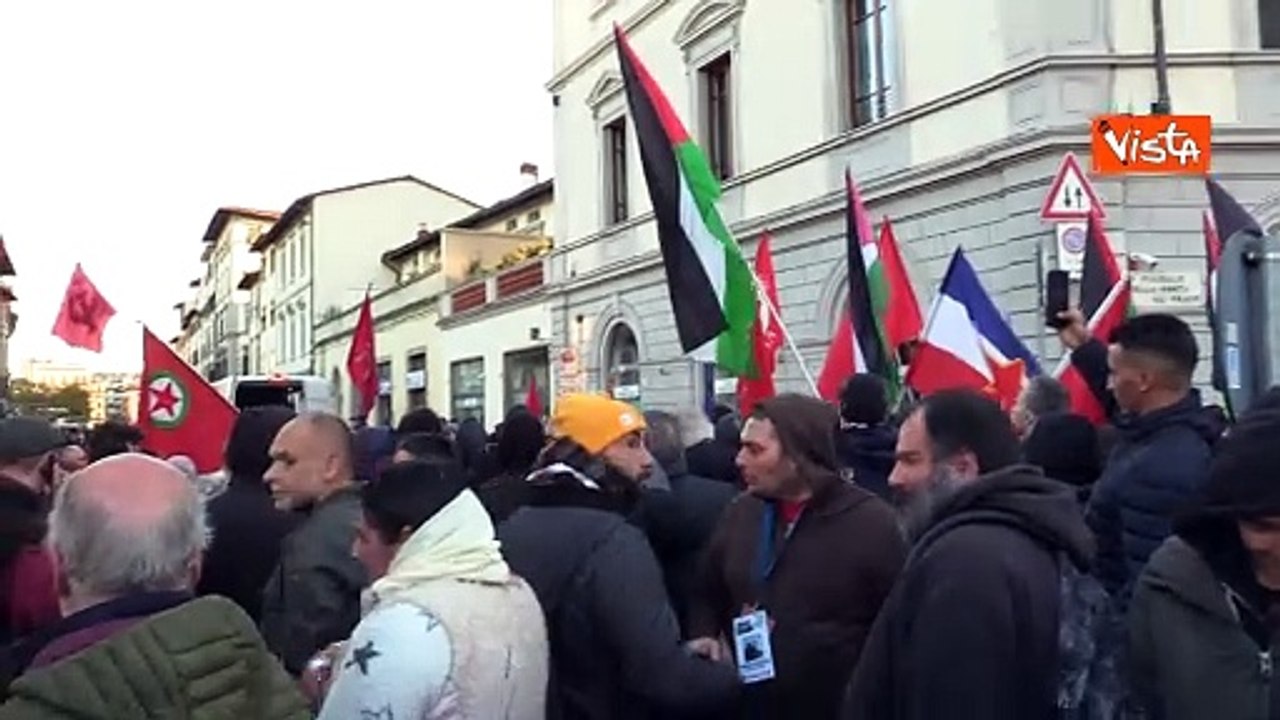 "Firenze ? solo antifascista", il coro dei manifestanti contro Salvini e i suoi alleati Ue