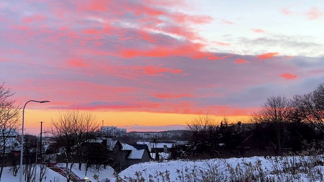 Malowniczy zachód słońca nad Gdańskiem