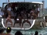 Mulheres são flagradas dançando em lancha na Baía de Todos os Santos