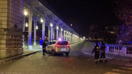 فرنسي من أصل إيراني ينفذ هجوما بسكين ومطرقة قرب برج إيفل