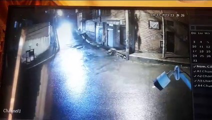 Video: Los denominados ‘jaladores de carteras’ arrastran a una mujer en su intento de robar un bolso 