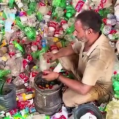 تحويل مخلفات زجاجات المياه و الكولا الي مواسير بلاستيكية