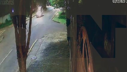 Câmera registra batida seguida de tombamento no Santo Onofre