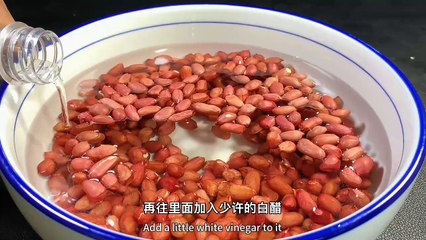 看看炒花生米，掌握幾個技巧，炒出來花生米香酥不糊，放半年都不受潮。Let’s take a look at fried peanuts. Master a few techniques to make the fried peanuts crispy and not mushy, and they won’t get damp after being stored for half a year.