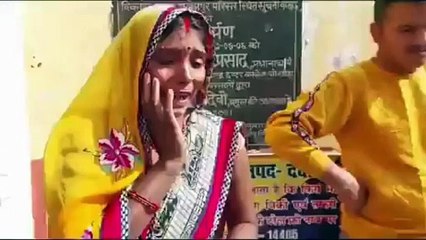 Download Video: समाधान दिवस में फफक-फफककर रोई महिला, अधिकारियों ने भगाया, देखें वीडियो