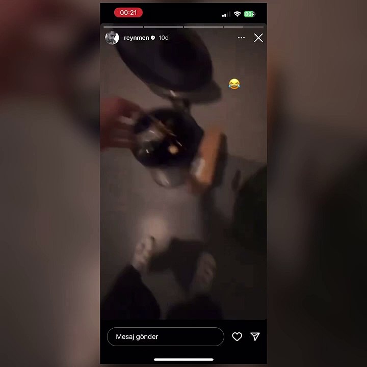 Ünlü şarkıcı Altın Kelebek ödülünü çöpe attı