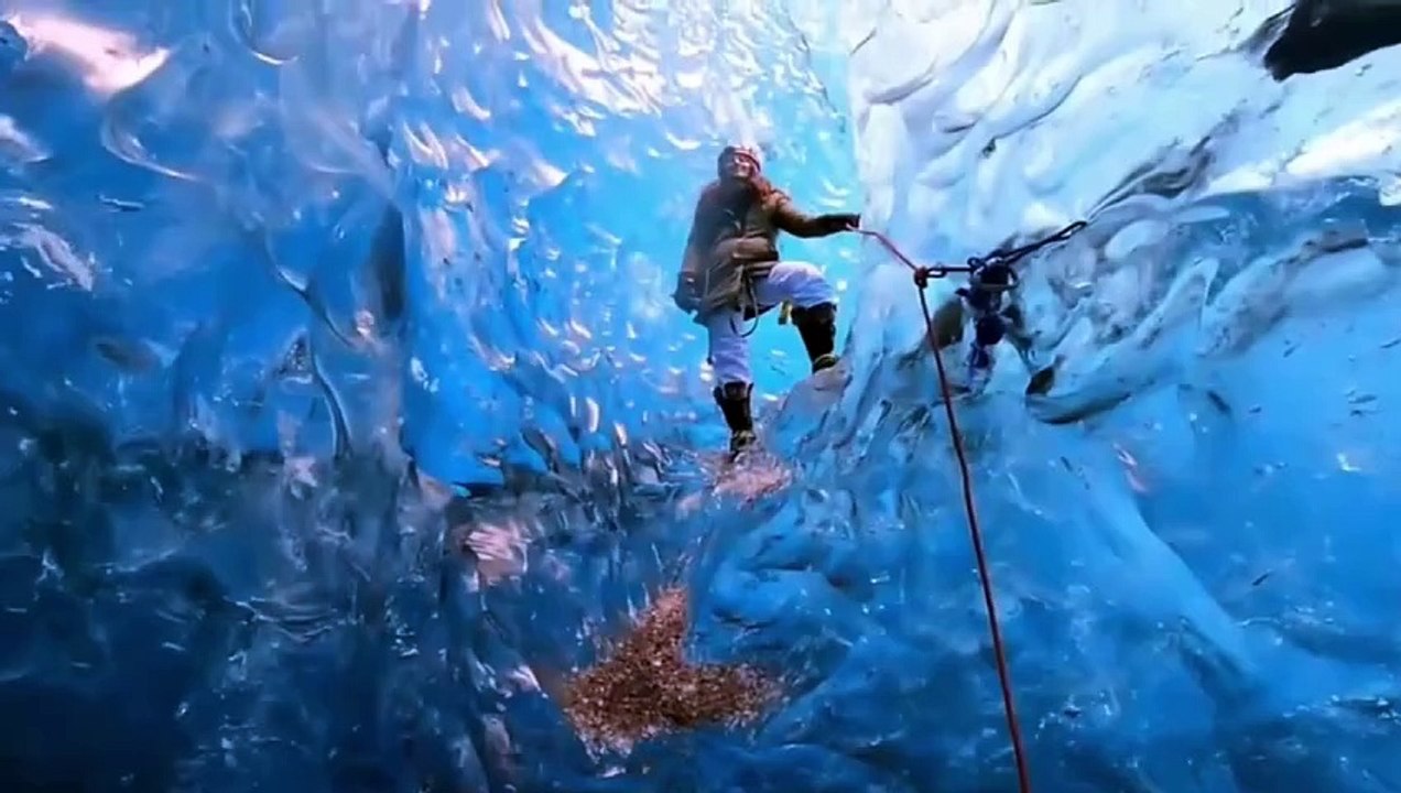 Hang động băng giữa lòng châu âu