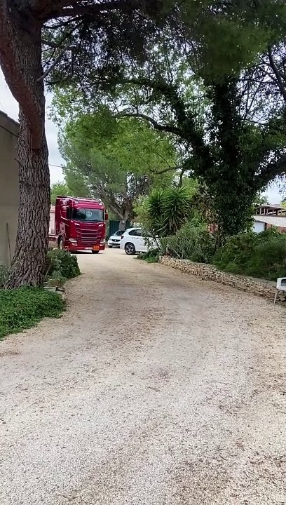 Scania R650 transports Giomi 