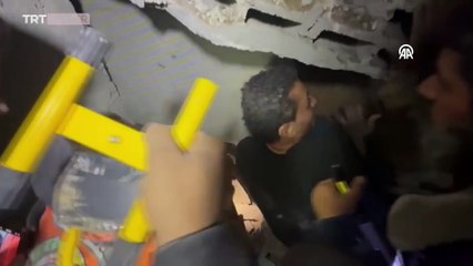 İsrail ordusu, Filistinli El Cezzar ailesinin evine hava saldırısı düzenledi