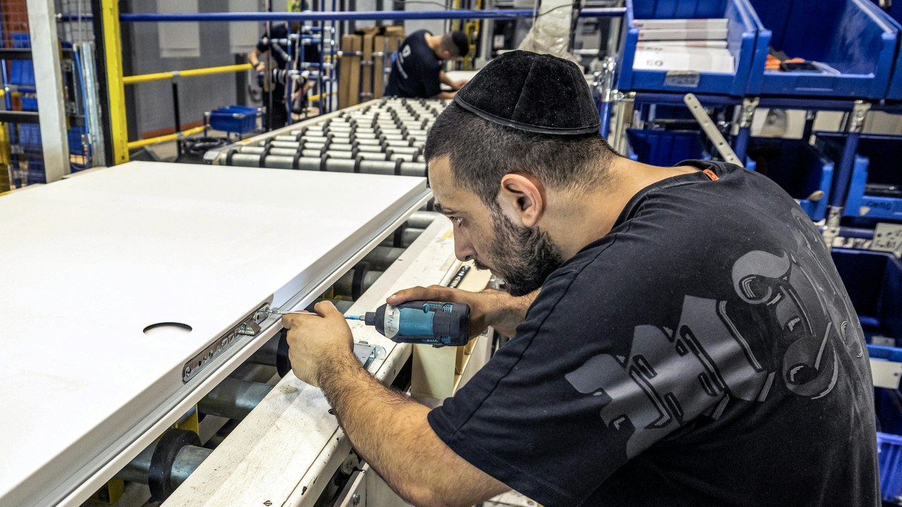 Gepanzerte Räume im Büro und andere Sicherheitstechnik ermöglichen Israelis das Weiterarbeiten