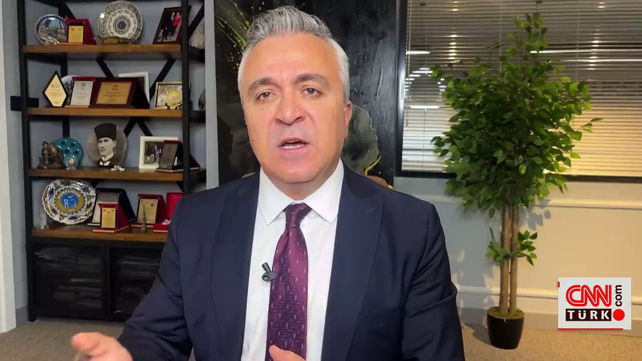 İstanbul ve Bursa'da hissedilen deprem anı! Canlı yayında yakalandı