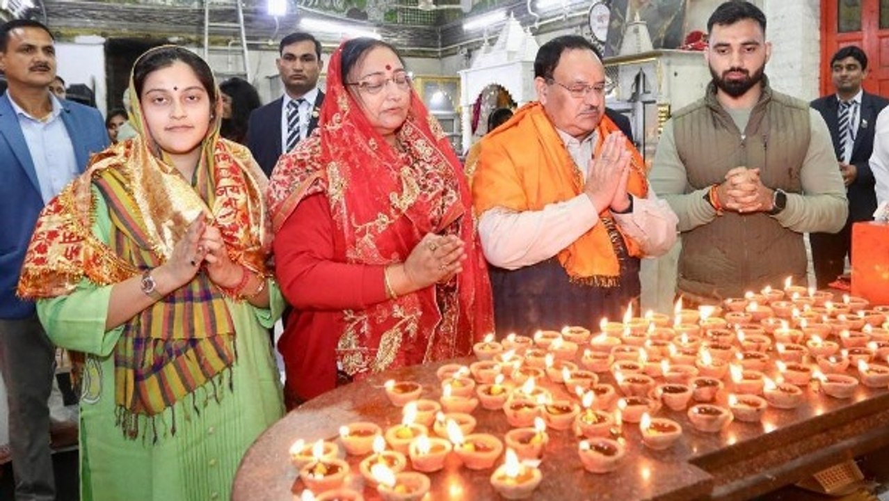 तीन राज्यों में बीजेपी की प्रचंड जीत: जेपी नड्डा पहुंचे कनॉट प्लेस हनुमान मंदिर, की पूजा अर्चना