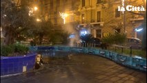 Salerno, un geyser nella “fontana felice”: opera fra ironia e totale degrado