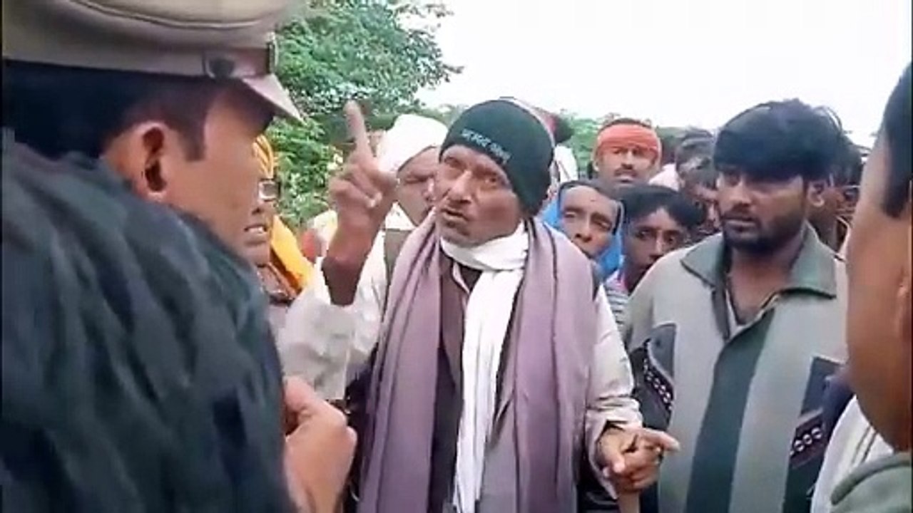 करंट से हुई किशोर की मौत: परिजनों का हंगामा, ग्रामीणों के साथ किया विद्युत उपकेंद्र पर प्रदर्शन