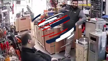 Bursa'da depreme yakalanan vatandaş, kaçarken çayını da aldı