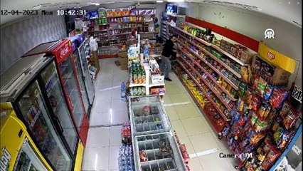 Deprem anı kameralara böyle yansıdı