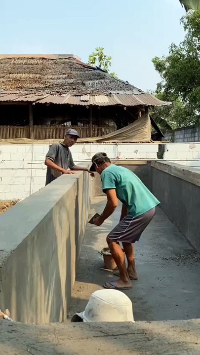 Proses pembuatan kolam beton