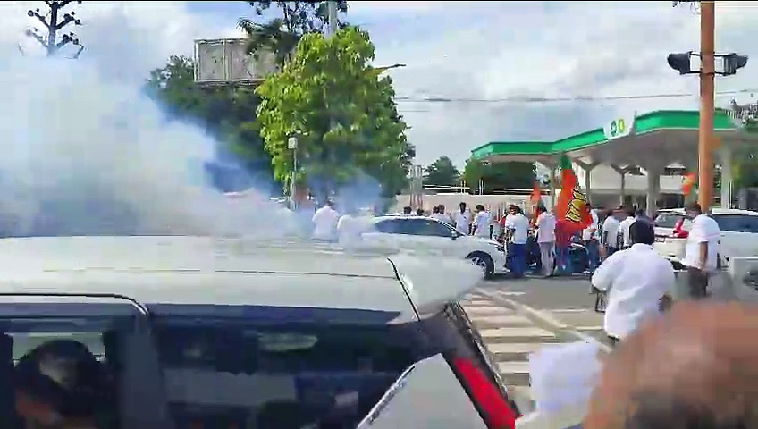 மூன்று மாநில தேர்தல் வெற்றி; திருப்பூரில் பட்டாசு வெடித்து கொண்டாடிய பாஜகவினர்