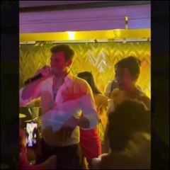 Kıvanç Tatlıtuğ’un on parmağında 10 marifet! Umut Evirgen kıskandı…