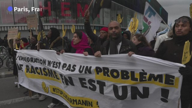 Paris : manifestation contre la loi immigration